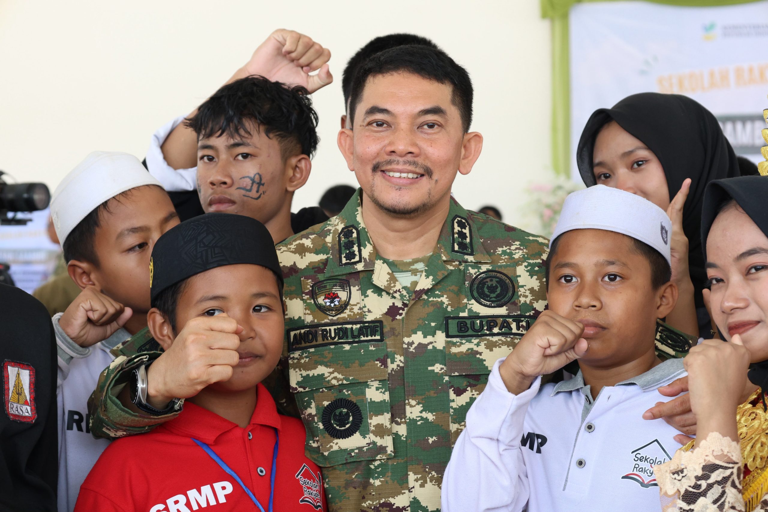 Bupati Andi Rudi Latif Sambut Kedatangan Tenaga Kependidikan, Kadet PPL, dan Dosen Pendamping UNHAN Perkuat Sekolah Rakyat